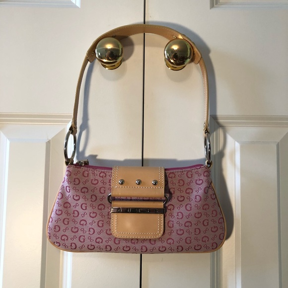 Guess Handbags - ⭐️ Guess Purse